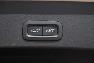 Volvo XC40 T4 Recharge Core Bright | Stoelverwarming | Trekhaak | Parkeercamera  | Keyless / 17