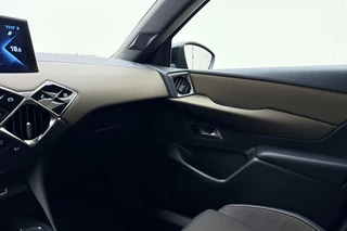 DS 3 Crossback E-Tense Performance Line+ 50 kWh | Navigatie | Camera | Keyless | Lichtmetalen velgen | Parkeersensoren | Extra getint glas / 18