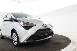 Toyota Aygo 1.0 VVT-i x-play  5 Deurs, Camera, / 6