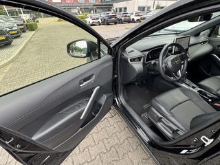 Toyota Corolla Cross 2.0 HYBRID 184PK FIRST-EDITION BLIND-SPOT EL-ACHTERKLEP LM-VELGEN KEYLESS PARK-SENSOREN STOELVERW DRAADLOOS-LADEN AD-CRUISE BLUETOOTH / 13