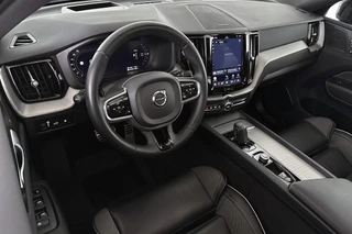 Volvo XC60 2.0 T6 Plug-in hybrid AWD R-Design Pano Trekhaak Harman Kardon Stoelverwarming 21" / 6
