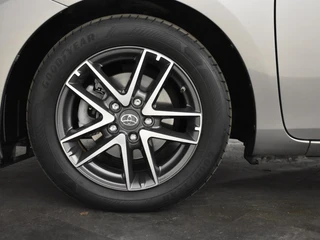 Toyota Auris 1.8 Hybrid Comfort | Navigatie | Trekhaak | Climatronic / 20