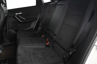 BMW iX1 eDrive20 67 kWh  M-sport, Stoelen, Virtual, Climate, / 19