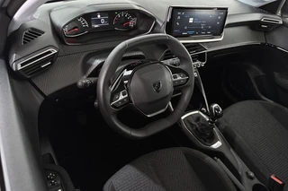 Peugeot 208 1.2 PureTech 100 Style / 6
