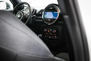 MINI Clubman 1.5 Cooper Business Edition | HALF LEDER | STOELVERWARMING | APPLE | DRAADLOZE LADER | TREKHAAK | 18" / 15