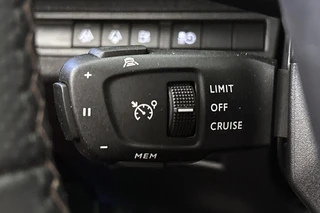 Peugeot 3008 1.6 HYbrid 225 GT 1e Eigenaar Panoramadak Leder FOCAL / 34