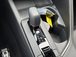 Toyota C-HR 1.8 HYBRID 140 DYNAMIC NL-AUTO NAVI APPLE/ANDROID AD-CRUISE 18"LM 4S BANDEN / 12