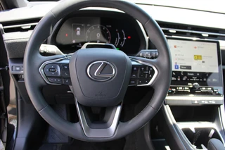 Lexus LBX 1.5 2WD / 18