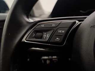 Audi Q2 35 TFSI Pro Line | Trekhaak | Panodak | Adaptive Cruise | Camera | Stoelverw. | CarPlay / 17