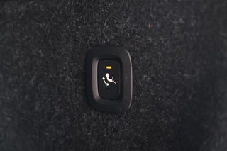 Volvo XC40 T4 Recharge Plus Bright | Stoelverwarming | Trekhaak | 360° Camera | H/K | Keyless / 15
