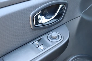 Renault Clio 1.2 Dynamique 120 PK Automaat | Trekhaak | Navigatie | Airco | Parkeersensoren | 16" LM / 31