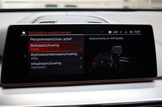 BMW 5 Series Touring 520i High Executive M Sport Pakket Automaat  / Live Cockpit Professional / Driving Assistant / Head-Up Display / Comfortstoelen / Achteruitrijcamera /  19 Inch / Exklusivleder 'Nappa' / DAB / Stoelverwarming / Hifi / Extra Getint Glas / Ambiance Verlichting / 35