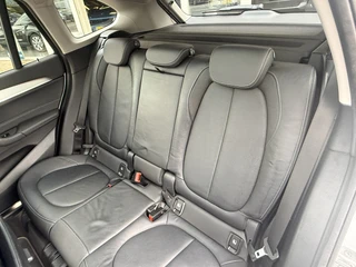BMW X1 xDrive20i High Executive  | Afn. trekhaak | Pano | LED | Leder | Sportstoelen | Apple/Android | Stoelverwarming / 72