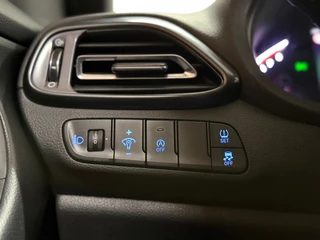 Hyundai I30 N-Line 1.0 T-GDi 120PK MHEV | Digital Dash | Sport Pack | Comfort Pack | Lane Assist | Drive Select | Camera | NAVI | / 37