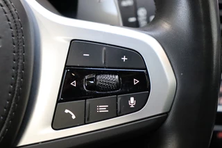 BMW 5 Serie Touring 520i High Executive M Sport Pakket Automaat  / Trekhaak / Panoramadak / Stoelverwarming / Nappa Leder / Comfortstoelen / Achteruitrijcamera / Apple Carplay / Driving Assistant / Cruise Control / Navigatie Professional / Adaptief Onderstel / 42