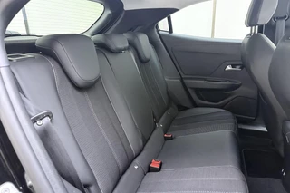 Opel Mokka 1.2 100pk Business Elegance | Navigatie | Achteruitrijcamera | Climate control | Cruise control | Stoel- en stuurverwarming | Lichtmetalen velgen / 14