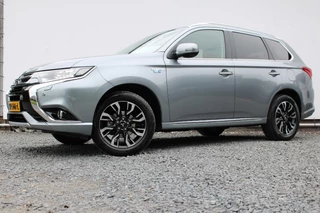 Mitsubishi Outlander 2.0 PHEV Executive Edition / 8