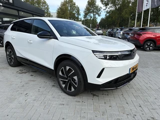 Opel Grandland Electric Business Edition 73 kWh | ECC | Navigatie | Elektrisch glazen panorama-dak | Matrix LED Verlichting | Cruise control | Camera | Winterpakket | 19" LM-Velgen / 4