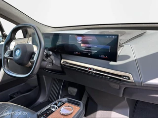 BMW iX xDrive40 High Executive Pano Harman/Kardon Trekhaak / 11