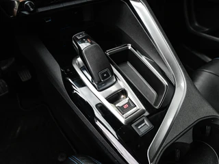 Peugeot 3008 1.2 PureTech Executive | Automaat | Leder | Carplay | 360 camera | Digitale i-cockpit | Trekhaak | Climate control / 30
