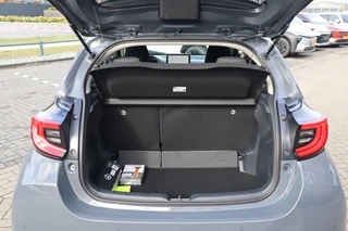 Toyota Yaris 1.5 Hybrid 115 DYNAMIC NIEUW DIRECT LEVERBAAR! STOEL/STUURVERW PARK-SENSOREN BLIND SPOT NAVI 17'' LM-VELGEN CAMERA APPLE/ANDROID / 6