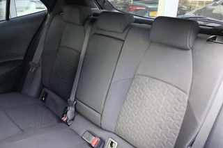 Toyota Corolla 2.0 Hybrid BI-TONE STOEL/WISSER&STUURVERW HEAD UP DISPLAY KEYLESS DAB+ CAMERA LM-VELGEN APPLE/ANDROID / 29