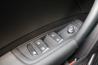 Audi A1 Sportback 1.0 TFSI 96pk Adrenalin 5 deurs  / Navigatie / Bluetooth / S Line Exterieur / Cruise Control / LED Achterlichten / Mistlampen / Lederen Sportstuur / Multifunctioneel Stuurwiel / 17 Inch / 25