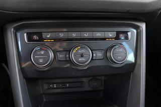 Volkswagen Tiguan 1.4 TSI ACT Highline Business R | Dealer Onderhouden | Led | Virtual | Stoelverwarming | Trekhaak | Carplay / 22