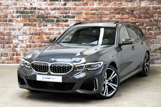BMW 3 Serie Touring M340i xDrive High Executive M Sport Pakket Automaat / Live Cockpit Professional / Panoramadak / Trekhaak / Individual Leder Merino / Driving Assistant / M Sport Differentieel / Harman Kardon / M Adaptief Onderstel / Safety Pack / Head-Up Display / 19 Inch / Stoelverwarming voor+achter
