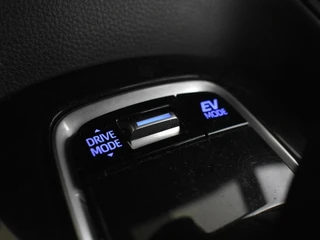 Toyota Corolla Touring Sports 1.8 Hybrid Active | Trekhaak | Stoelverw. | Navigatie / 24