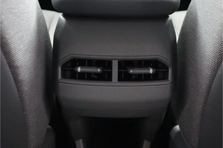 Kia EV3 Plus 81.4 kWh  - SOH 98,8% - Stoel/stuurwiel verwarming - Adaptieve Cruisecontrole - LED lampen - V2L - Fabrieksgarantie tot en met 03-2032 / 63