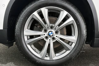 BMW X1 sDrive18i Executive Sport Line Panoramadak Trekhaak Groot Navi Stoelverwarming / 23