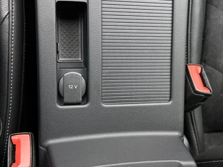 Volkswagen Arteon 2.0 TSI R-Line Automaat | Adaptive Cruise | Stoelverwarming | Navigatie | Virtuel Cockpit | Parkeersensoren / 32