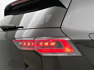 Volkswagen Golf 1.5 eTSI Black Line CAMERA | IQ Light + Grill | VIRTUAL / 27