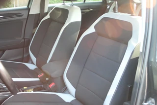 Volkswagen T-Roc 1.5 TSI Sport 150pk Stoel/stuur verwarming / afneembare trekhaak. / 21