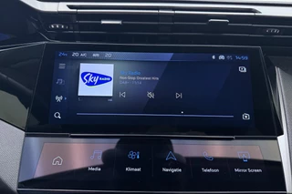 Peugeot 408 1.2 Hybrid 145 e-DCS6 Allure | Achteruitrijcamera | Dealer Onderhouden l Wireless Apple Carplay & Android Auto l TomTom Navigatie l DAB l Bluetooth l PDC l Camera l LED l Lichtmetalen Velgen / 28