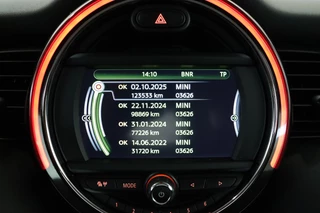 MINI Cooper Hatchback Pepper Business Automaat 3 deurs  / Navigatiesysteem / Cruise Control / Achteruitrijcamera / Comfort Access / Bluetooth / Climate Control / Lichtpakket / Parkeersensoren  / 16 Inch / Chrome Line / 27