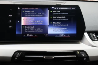 BMW X1 sDrive20i Executive Automaat  / Navigatiesyteem / Panoramadak / Achteruitrijcamera / DAB / Extra Getint Glas / 17 Inch / Dakdraagsysteem / Travelpack / DAB / Sportstoelen / Parkeersensoren voor+achter / 23
