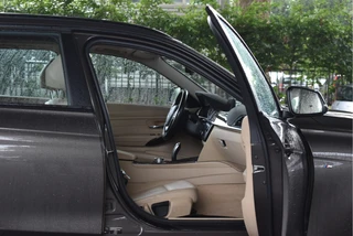 BMW 3 Serie Touring 320i xDrive High Executive M 184 pk  | Vol | HUD | Elekt.haak | Keyless | Open dak | Camera | LED/Xenon | LM-Velgen 19" / 37