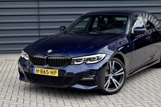BMW 3 Serie 330e M Sport Individual  | 19'' Wielen | Lederen Bekleding | CarPlay | Audio Media Pack | 1e Eigenaar | / 28