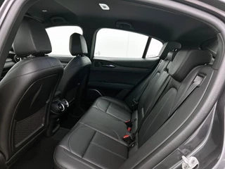 Alfa Romeo Stelvio 2.0 T AWD Ti Q4 | Automaat | Adaptive Cruise | Stoelverwarming | Navigatie | Camera | Leder | BTW / 25