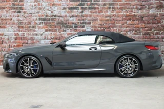 BMW 8 Serie M850i xDrive High Executive M Sport Pakket Automaat  / Live Cockpit Professional / Individual Leder Merino / Driving Assistant / Carbon Exterieur / Active Steering / Laserlight / M Sportremsysteem / Active Cruise Control met Stop en Go-functie / M Sportdifferentieel / Shadow Line / Achteruitrijcamera / Harman Kardon / 5