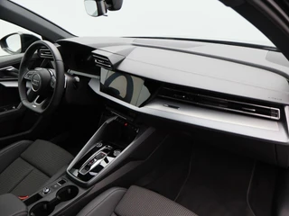 Audi A3 Sportback 45 TFSi 272 Pk e S-line Competition | Trekhaak | Stoelverwarming | Adaptive Cruise | Half Leer | Camera | Carplay | 18 Inch | 28.601 Km !! / 45