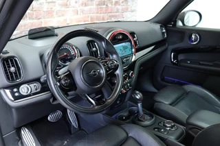 MINI Countryman John Cooper Works ALL4 Chili Automaat  / Navigatiesysteem Plus / Leder / Panoramadak / Harman Kardon / Stoelverwarming / Achteruitrijcamera / 19 Inch / Sportstoelen / Parkeersensoren voor+achter / Climate Control / Head-Up Display / 12