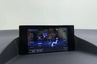 Lexus CT 200h Business Line | Navigatie | Climate Control | Achteruitrijcamera | Parkeersensoren voor & achter / 28