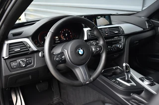 BMW 3 Serie Touring 320i M Sport Shadow  | Virtual Cockpit | Achteruitrijcamera | Groot Navi | HiFi | / 18