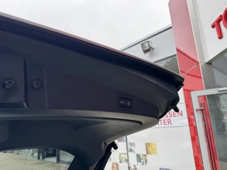 Toyota Corolla 1.8 Hybrid Business Plus / 21