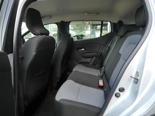 Dacia Sandero Stepway 1.0 TCe 90 Comfort | Automaat | Navigatie | Camera achter | Parkeersensoren voor en achter | Keyless entry en start | Lichtmetalen velgen | Airco | Dakrails | Led verlichting / 10