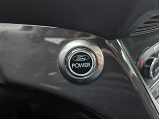 Ford Kuga 1.6 Titanium NAVI PDC TEL LM LEER TREKHAAK / 42