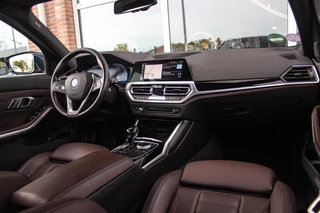 BMW 3-serie Touring 320e High Executive Sport Line | 1e eigenaar | NL auto | Driving Assistant | HiFi audio | LED | 18 inch | Stoelverwarming | DAB | Carplay | Navigatie | PDC / 12